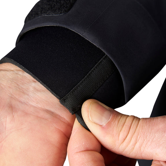Shingled Neoprene Sleeve Cuff Design Offers Dunkable Protection in the River