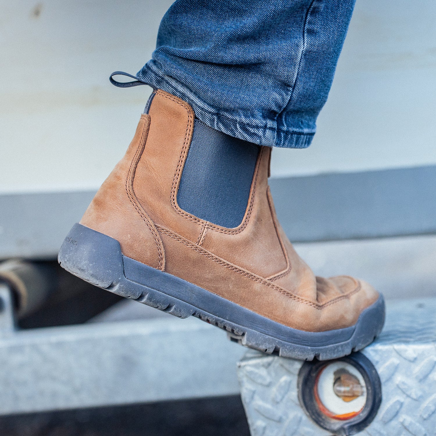 Waterproof Leather Upper with Reinforced Mudguard for an Extra Layer of protection