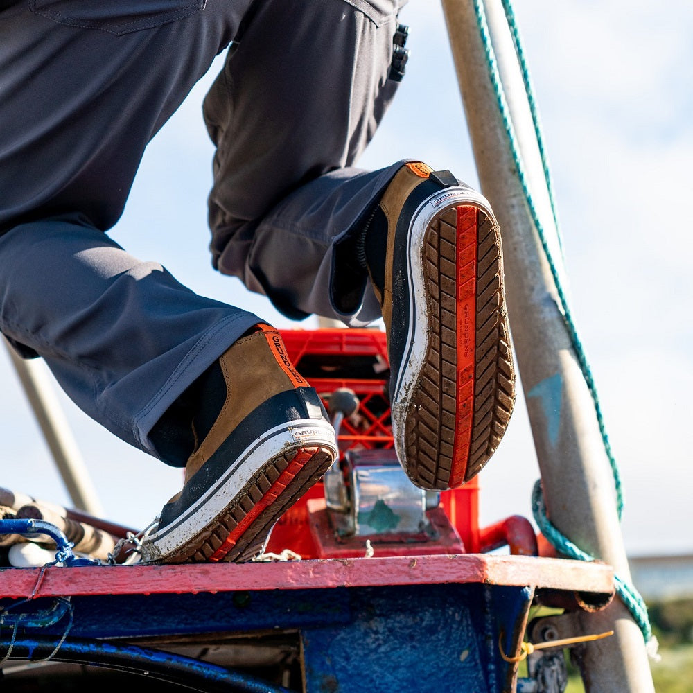 Freeboard Leather Chukka Anchor Product View – Grundens
