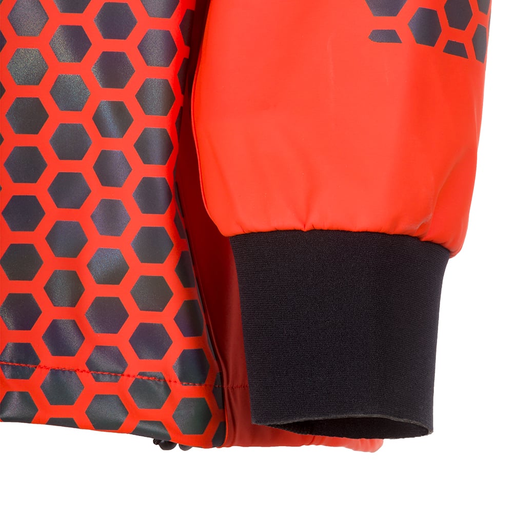 Neoprene cuff to keep water out of your sleeves and warmth running through your hands.