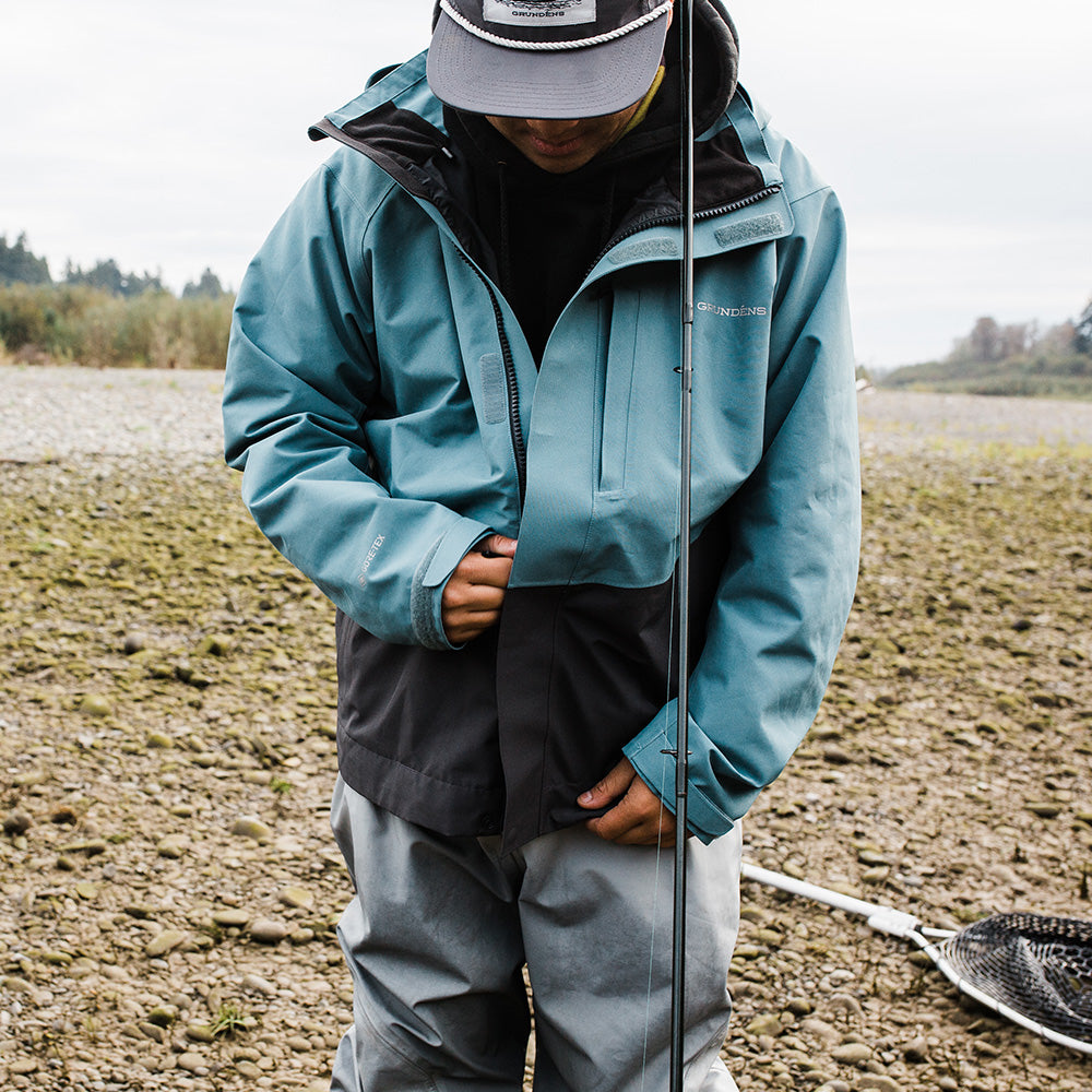 Grundens store rain suit