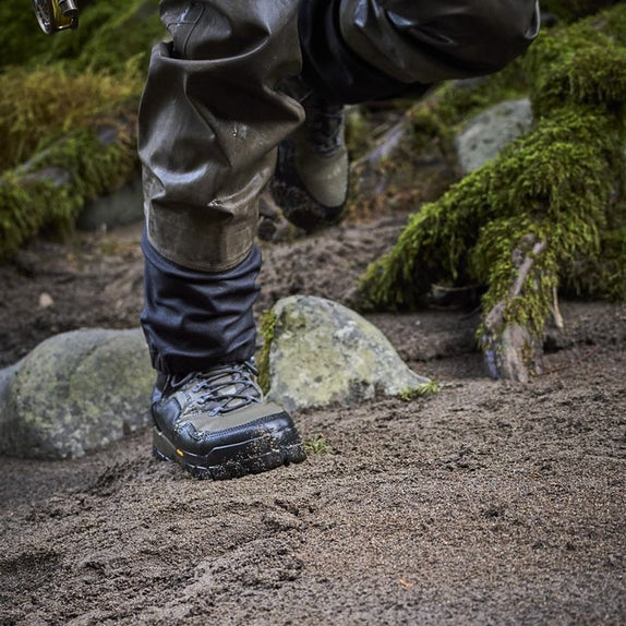 Double weave stretch woven gravel guards stay secure to the boot while wading, removing the need for a boot hook.